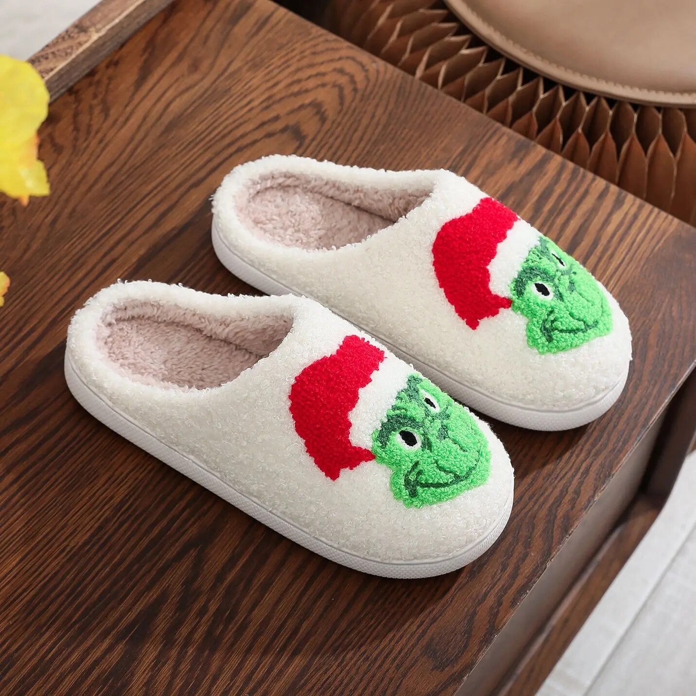 Women's house slippers - Grinch Face